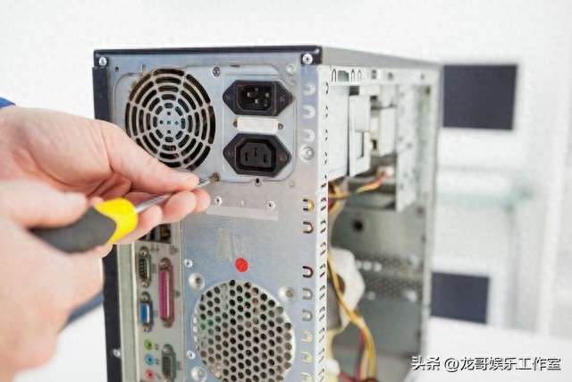 DIY電腦組裝完成后，詳細講解如何安裝電腦系統(tǒng)的步驟